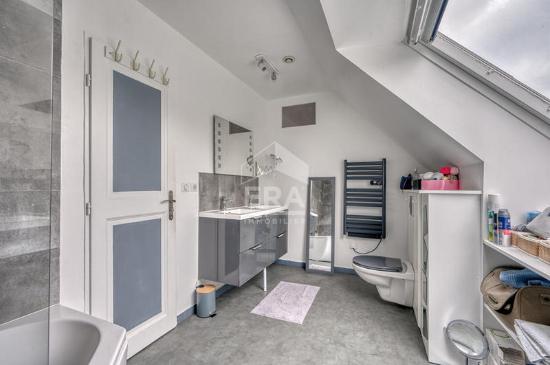 Maison - 285 m² - 8 pièces