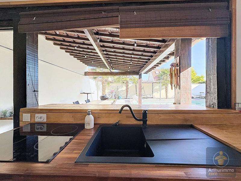 Maison - 208 m² - 6 pièces