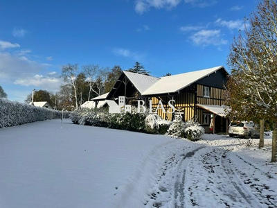 Maison - 363 m² - 10 pièces