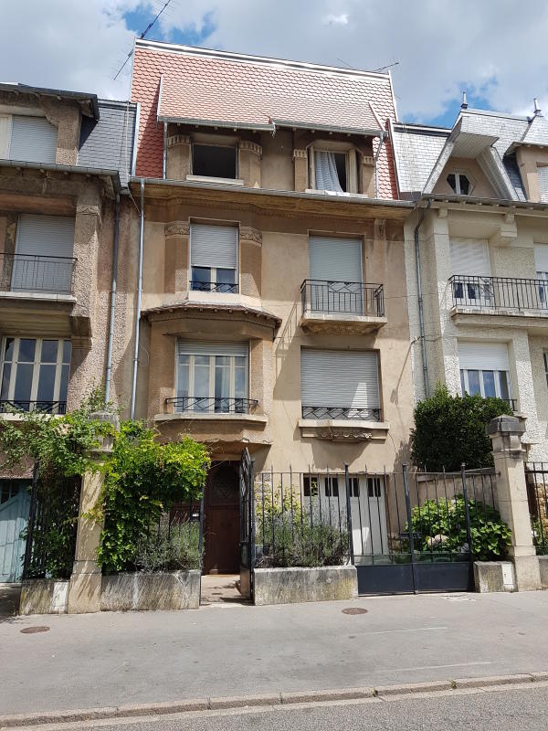 Maison - 176 m² - 9 pièces