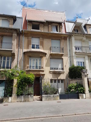 Maison - 176 m² - 9 pièces