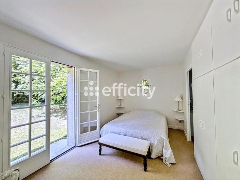 Maison - 240 m² - 9 pièces