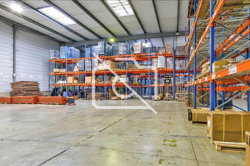 Entrepôt - 1 998 m²