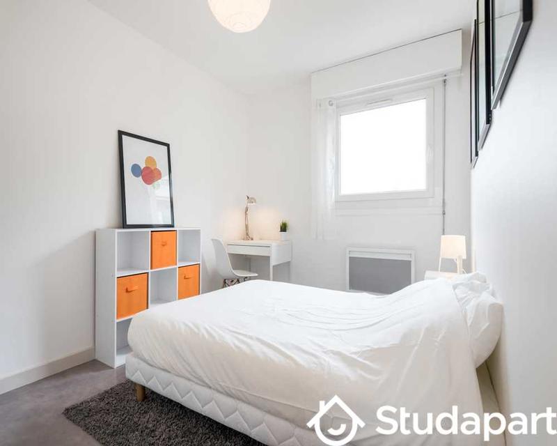 Chambre - 90 m² - 1 pièce