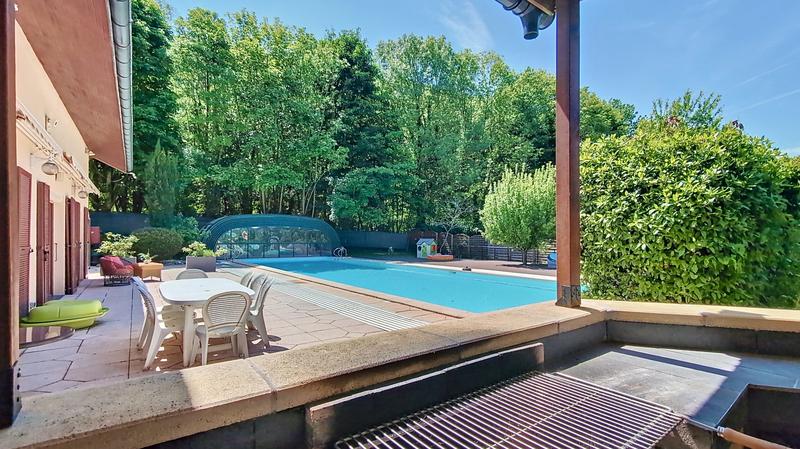 Maison - 313 m² - 9 pièces