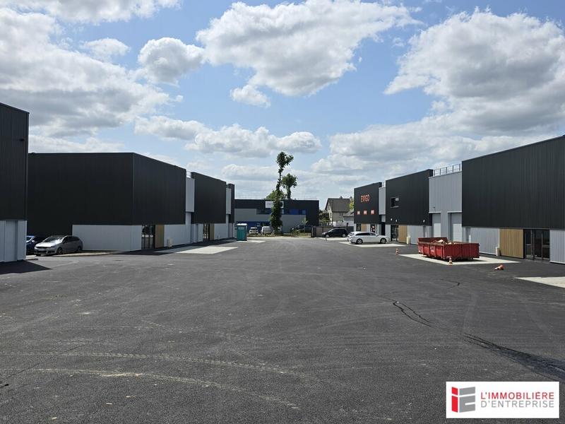 Local d'activité / Entrepôt - 300 m²