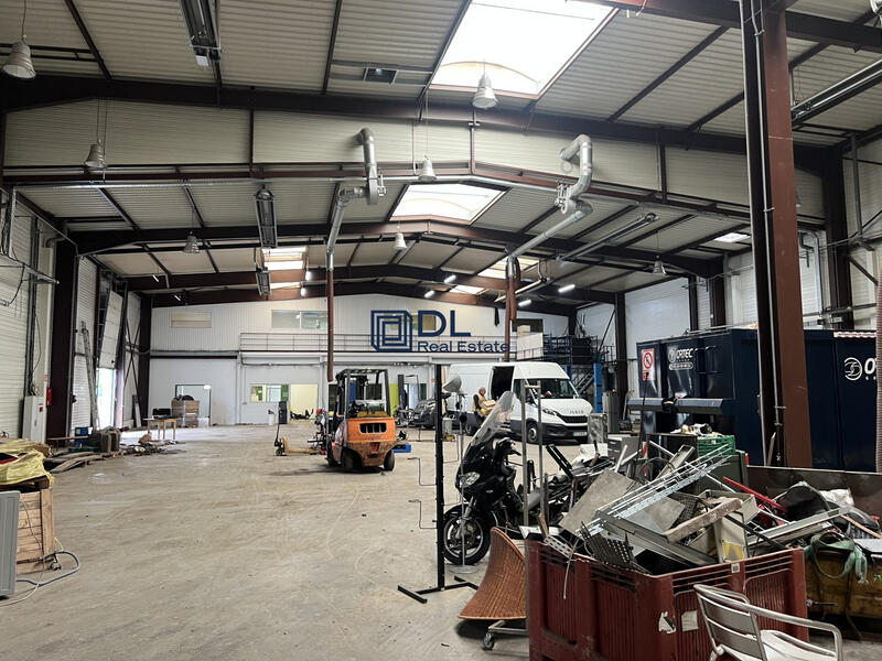 Entrepôt - 1 668 m²