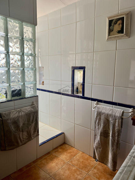 Maison - 219 m² - 8 pièces