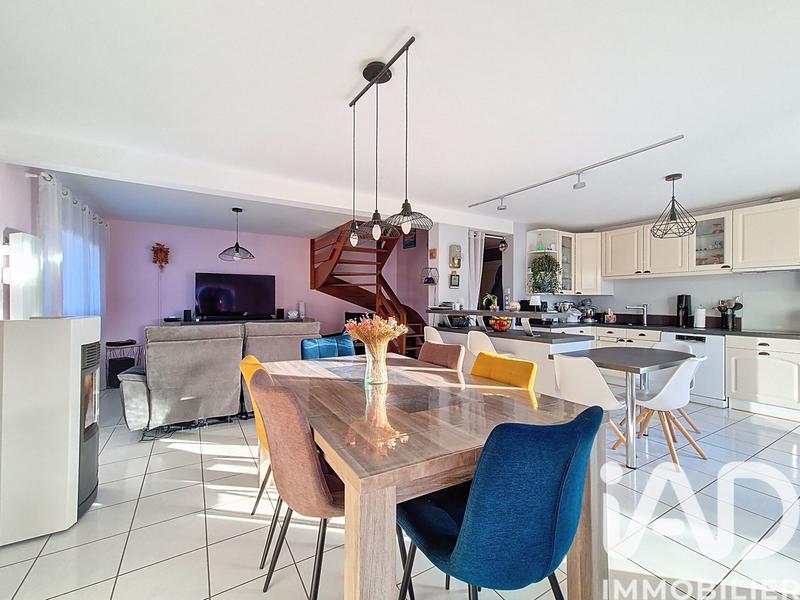 Maison - 110 m² - 5 pièces