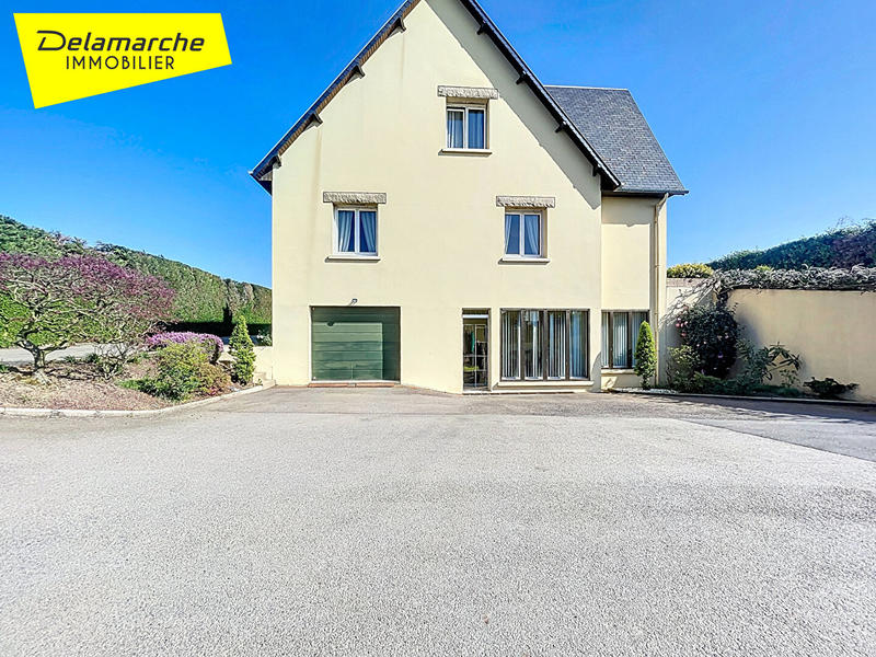 Maison - 242 m² - 9 pièces