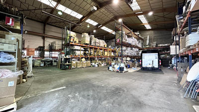 Entrepôt - 930 m²