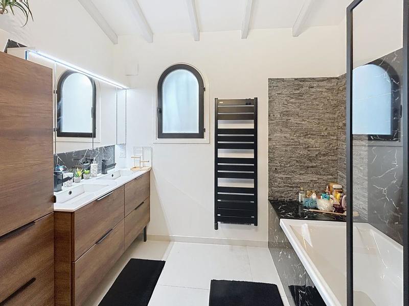 Villa - 210 m² - 6 pièces