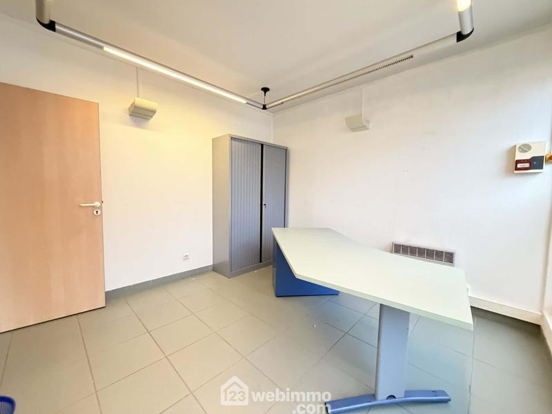 Bureau - 79 m² - 4 pièces