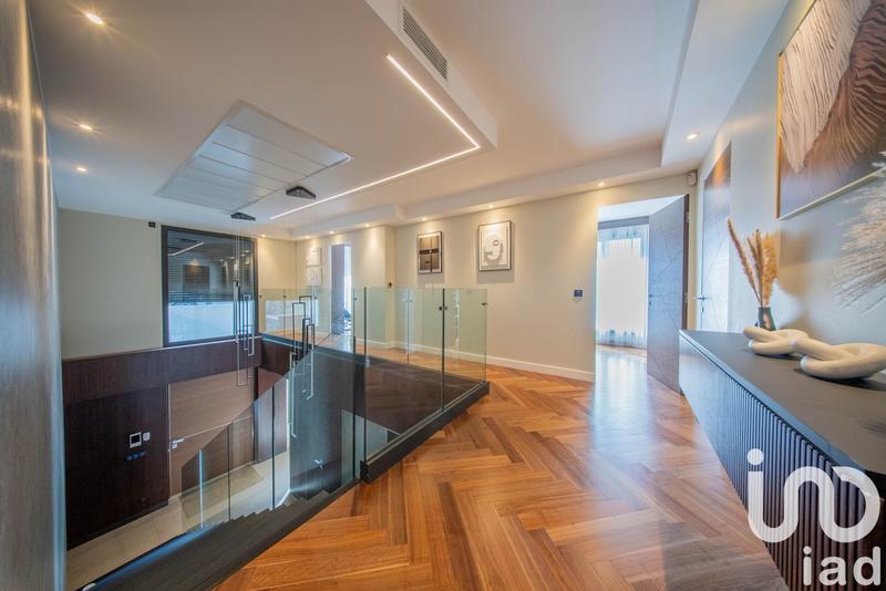 Maison - 560 m² - 7 pièces