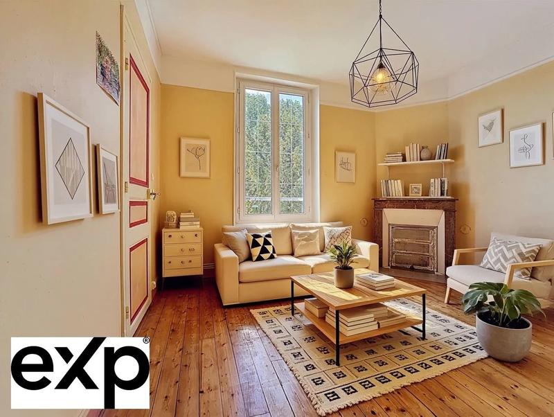 Maison - 240 m² - 8 pièces