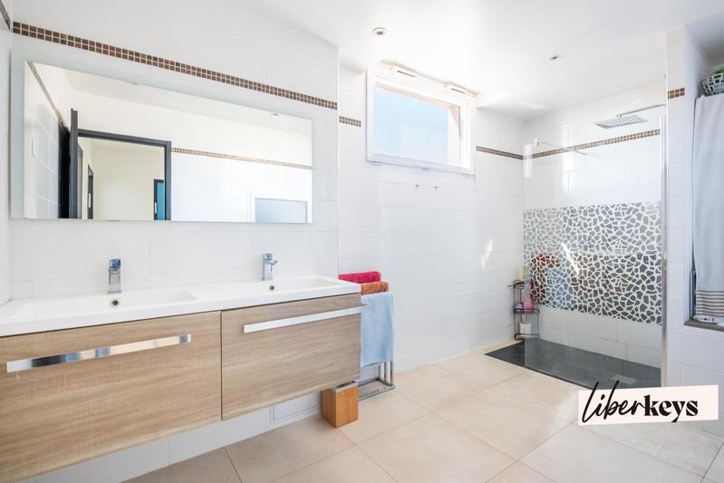 Maison d'architecte - 220 m² - 7 pièces