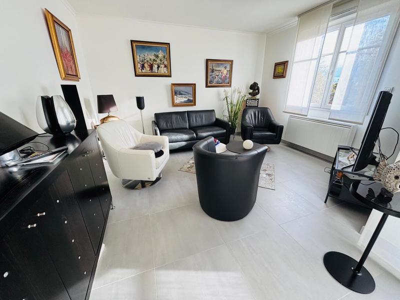 Appartement - 120 m² - 6 pièces