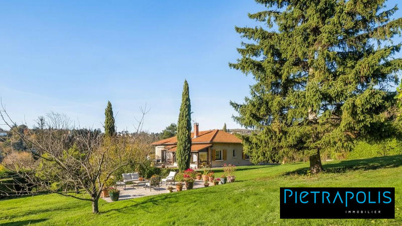 Maison - 210 m² - 5 pièces