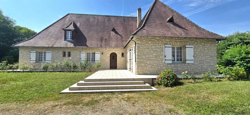 Maison - 280 m² - 11 pièces