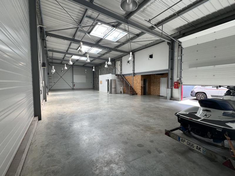 Local d'activités - 376 m² - 4 pièces