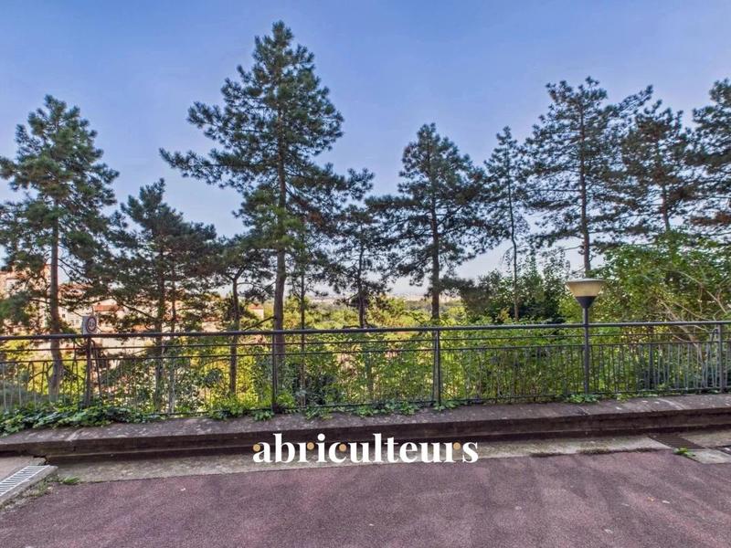 Appartement ancien - 87 m² - 3 pièces