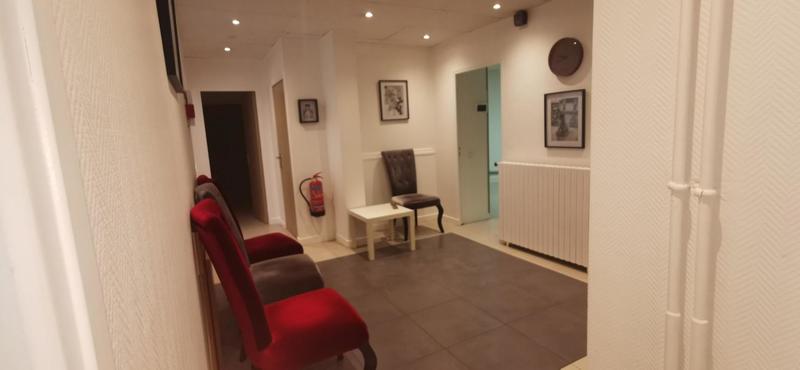 Local commercial - 114 m² - 8 pièces