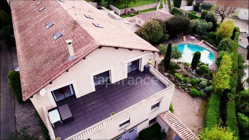 Maison - 325 m² - 8 pièces