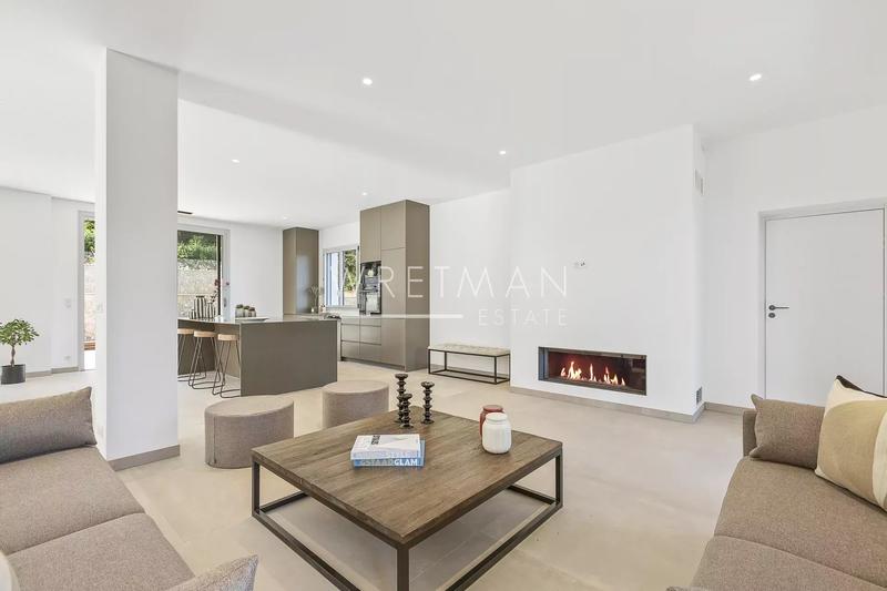 Maison - 243 m² - 6 pièces