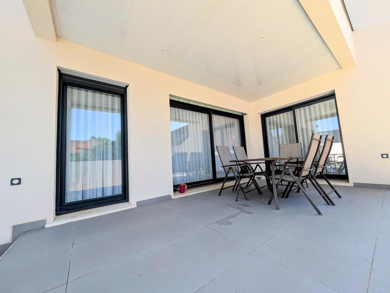 Maison - 180 m² - 6 pièces