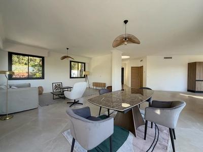 Maison - 212 m² - 6 pièces