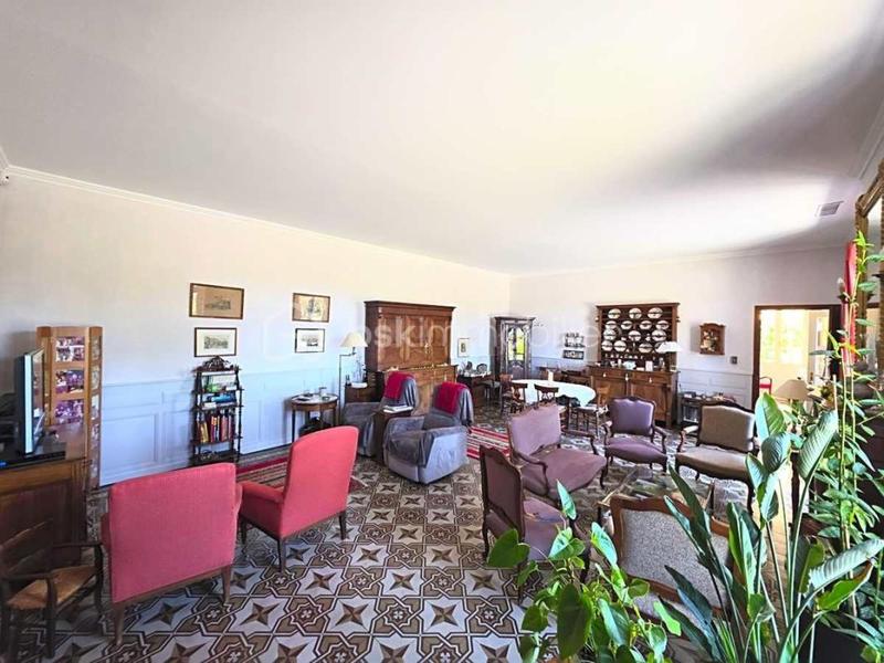 Maison - 387 m² - 10 pièces