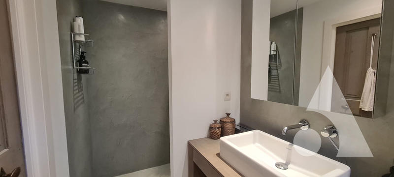 Villa - 221 m² - 6 pièces