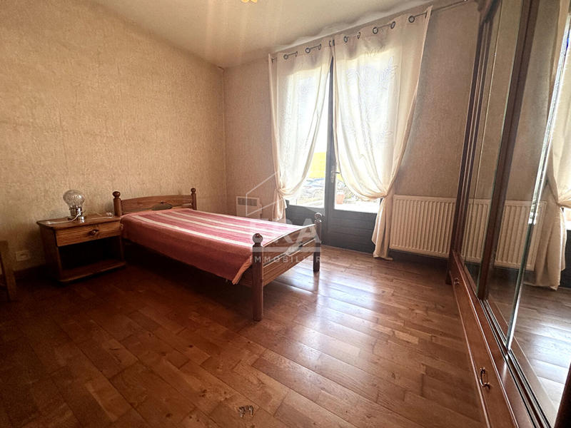 Maison - 221 m² - 8 pièces