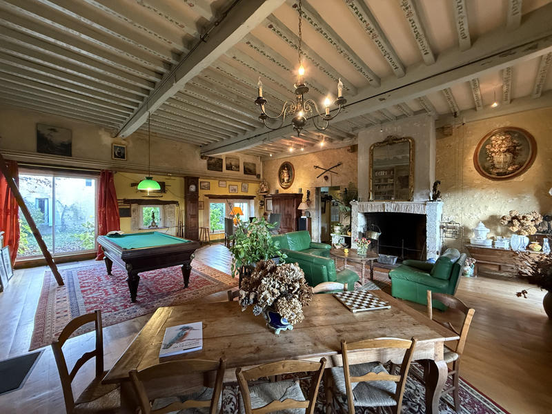 Maison - 322 m² - 18 pièces