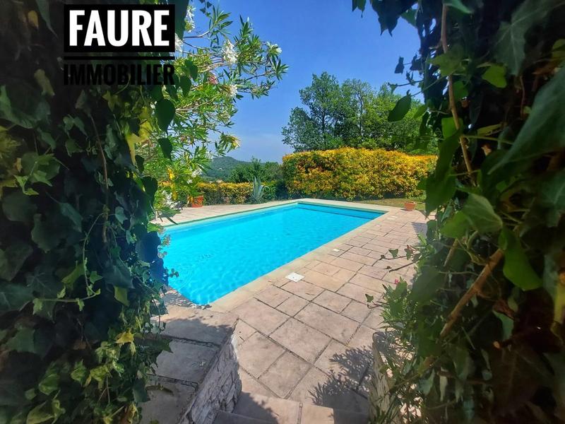 Villa - 152 m² - 8 pièces