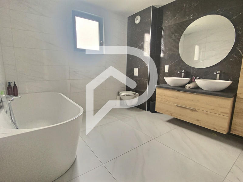 Maison - 105 m² - 4 pièces