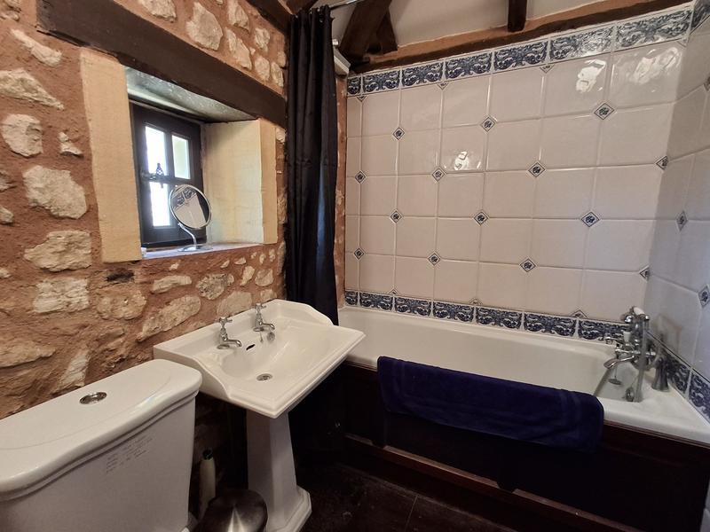 Maison traditionnelle - 221 m² - 8 pièces