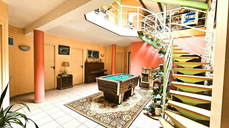 Maison - 220 m² - 10 pièces