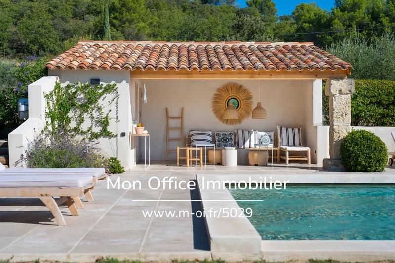 Propriété - 269 m² - 8 pièces