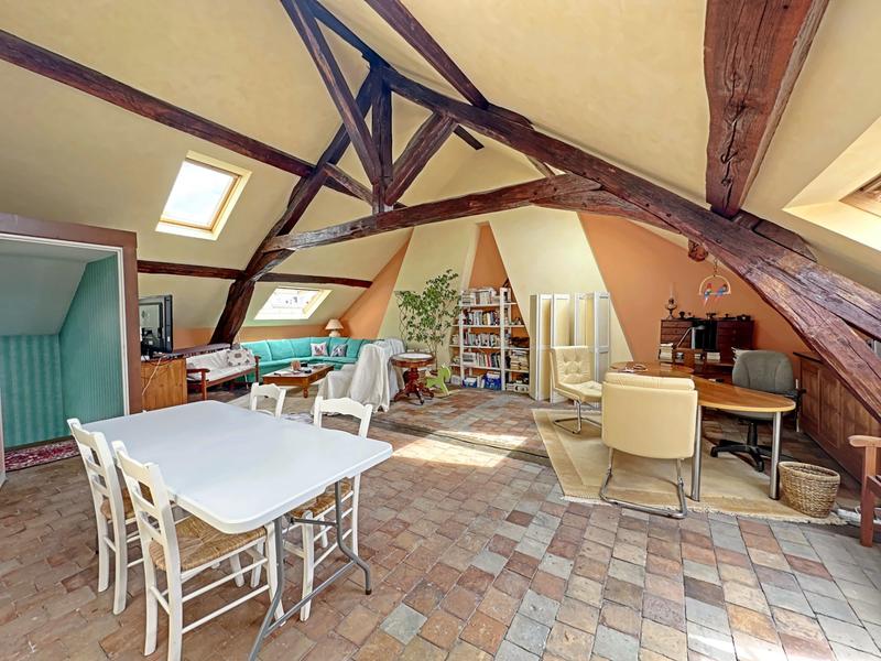 Maison - 239 m² - 8 pièces