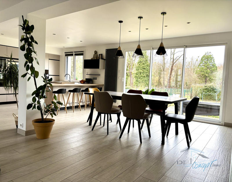 Maison traditionnelle - 130 m² - 7 pièces