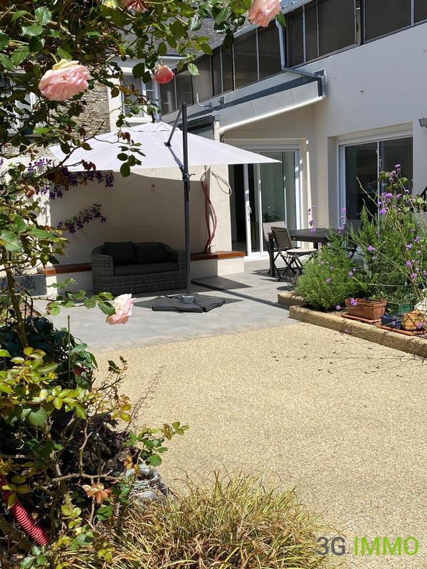 Maison - 235 m² - 9 pièces