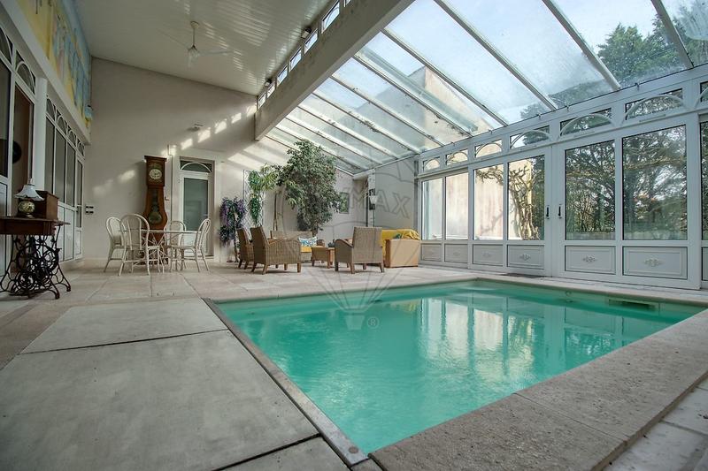 Maison - 200 m² - 9 pièces