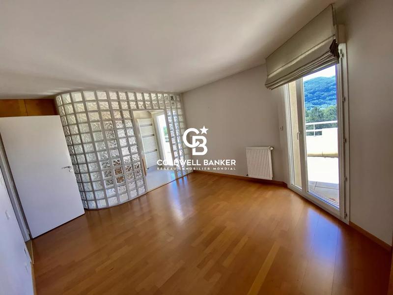 Appartement - 177 m² - 5 pièces
