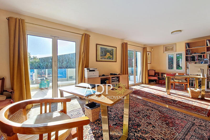 Maison - 212 m² - 5 pièces