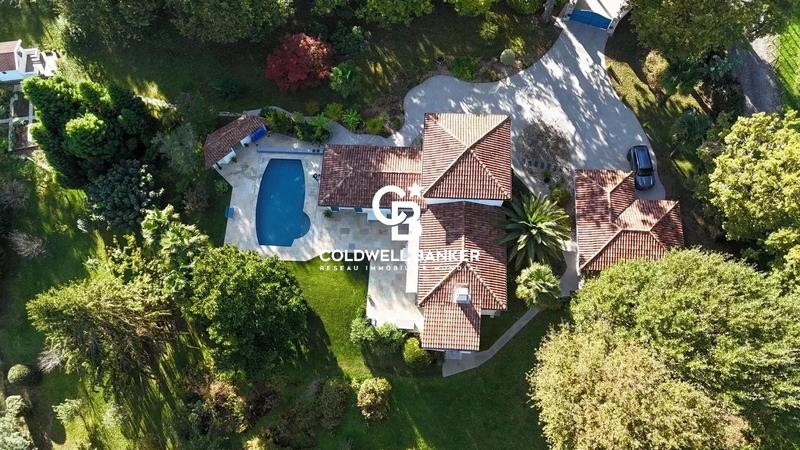 Maison - 200 m² - 6 pièces