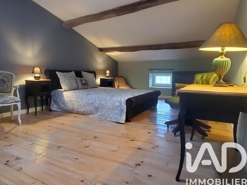 Maison - 220 m² - 6 pièces