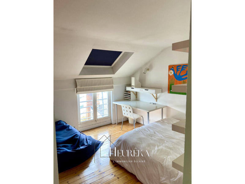 Maison - 220 m² - 6 pièces