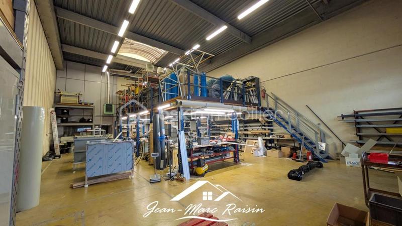 Local d'activité / Entrepôt - 326 m² - 99 pièces