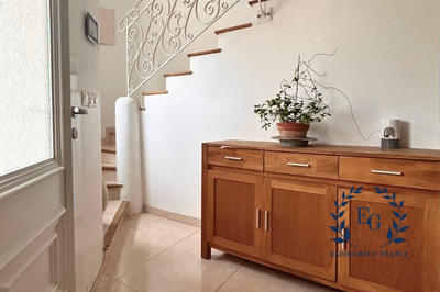 Maison traditionnelle - 272 m² - 10 pièces